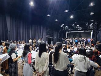 连续22年集结百人 只为唱这首歌