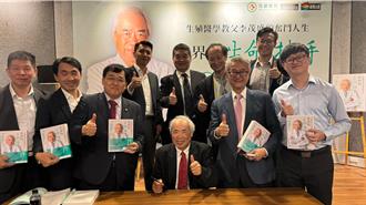 吴东进现身挺人工生殖权威 被问吴欣盈参选妙回这句话