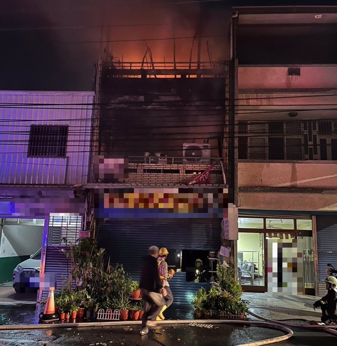 头份市发生严重住宅火警。（民眾提供／李京升苗栗传真）