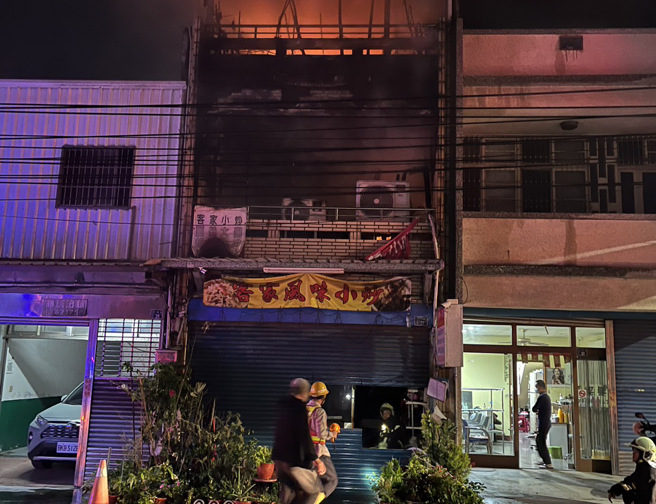 头份民宅恶火1家4口惨死，男屋主继父悲嘆：「才创业1年半」。（翻摄画面）