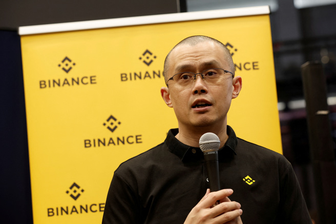 全球最大加密货币交易所币安（Binance）前执行长（CEO）赵长鹏日前承认违反美国反洗钱法，等待明年2月23日判刑出炉；美国联邦法官琼斯今天说，他目前必须留在美国。(图/ 路透社)
