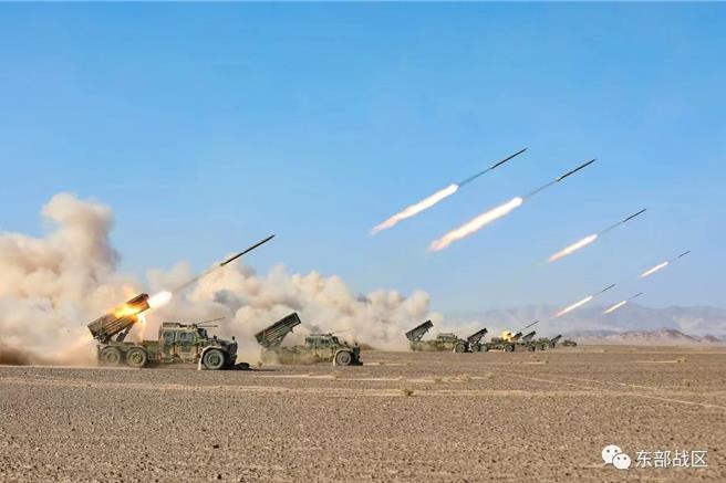 与金门撞船事件并行的，另一个更加严重的事态，是美军将进驻台湾本岛与金门，以及美军对台军事进行培训。图为示意。（中共解放军东部战区官方微博）