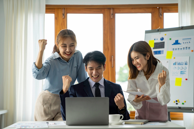 天秤、天蝎、射手3星座今年12月将强势转运，得到贵人协助，让他们的事业一飞冲天。（示意图／达志影像／shutterstock）