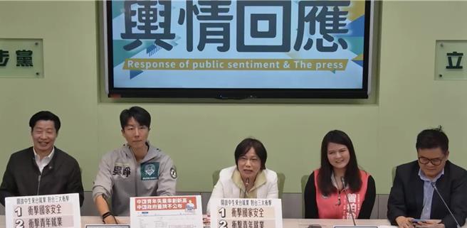 民进党立院党团表示，赵少康本来就是政治金童，拥有高媒体的关注，也掌握实质媒体，一家媒体老板参选，下面的记者工作同仁，如何发新闻？难道要骂自己的老板吗？（摘自民进党立院党团直播）