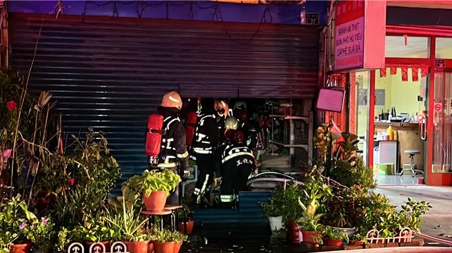 消防人员到场救灾。（民眾提供／李京升苗栗传真）