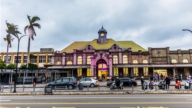 新竹市长高虹安对前市长林智坚提出的大车站计画，指7成民眾有疑虑，要可行性评估做通盘考量。（罗浚滨摄）