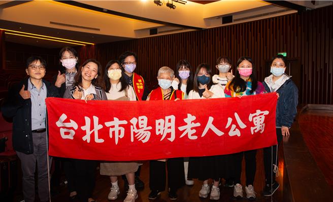 文化大学与阳明老人公寓共同推动「青银共居」。（文化大学提供／林志成台北传真）