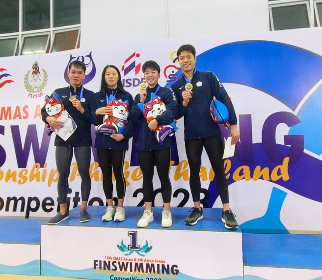 4x100公尺双蹼男女混合接力破亚洲纪录。(戴志扬翻摄)