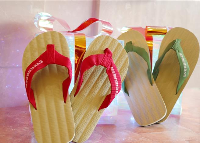 持逾期住宿券入住基隆长荣桂冠酒店，还可获赠专属的夹脚拖。（基隆长荣桂冠酒店提供／张志康基隆传真）