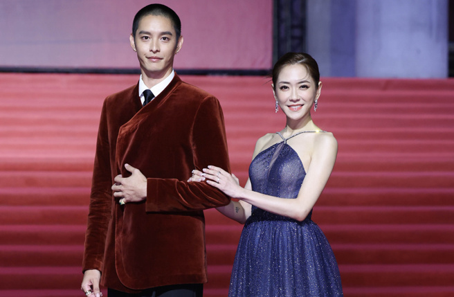 杨千霈搭配曹佑寧主持金马红毯。（图／陈俊吉摄）