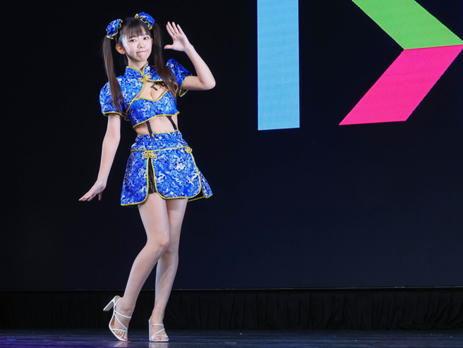 长泽茉里奈现身记者会，换了两套衣服。（粘耿豪摄）
