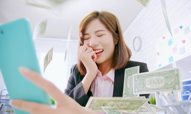 生肖鼠、虎、鸡、马及兔跨年前财运还有翻转机会，工作上获得升迁加薪，能够找到有潜力的投资标的。(示意图/达志影像)