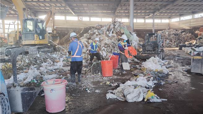 位于新北市俊曜工程为全台首间转型处理机构的原砂石栈场。（林良齐摄）