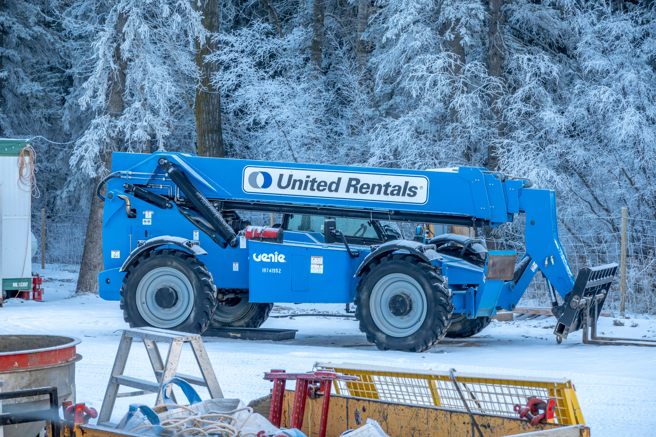 美國密西根州一名12歲的男孩日前偷偷駕駛這款大型堆高起重機上街，嚇壞用路人，警方沿途尾隨示警。圖非涉案車輛。（示意圖／Shutterstock）