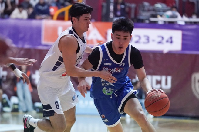 健行科大刘丞勋（右）攻下全场最高25分。（大专体总提供）