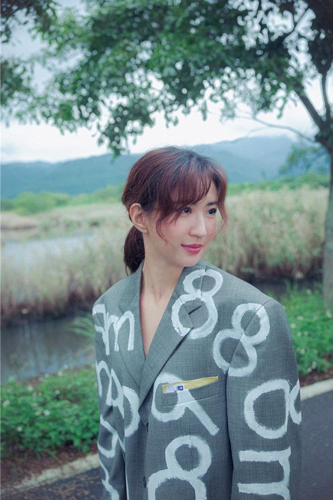 9m88 藉着歌曲〈决定不想你〉上架，作为送给自己的生日礼物。（爵士宝贝提供）