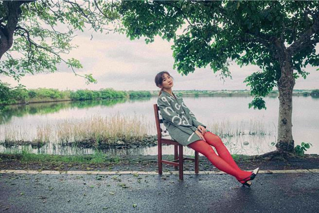 9m88 藉着歌曲〈决定不想你〉上架，作为送给自己的生日礼物。（爵士宝贝提供）