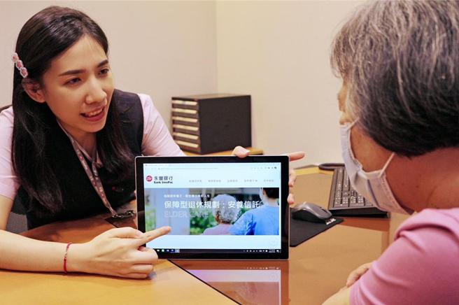 永丰银行鼓励民眾善用信托服务，经由专款专用、双重保障机制，协助民眾全方位守护财产安全。图／永丰银行提供