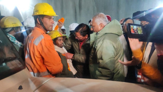 印度41工人受困坍塌隧道17天 首名人員被救出