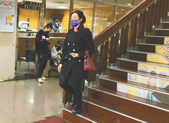 偕母買凶奪產 華爾街女神續羈押禁見