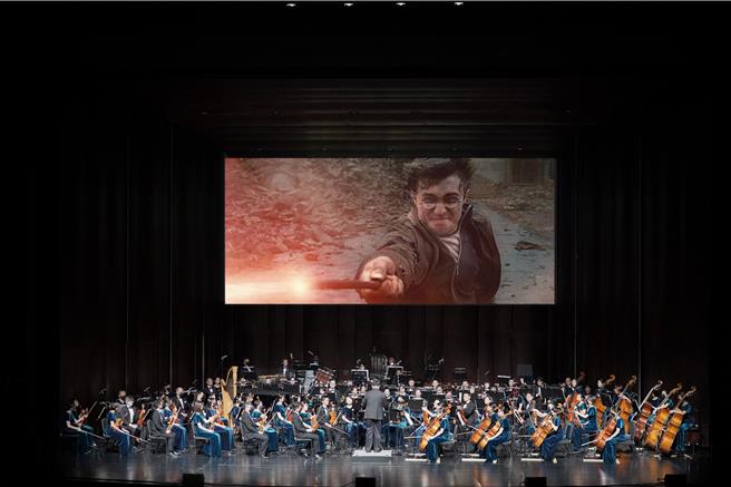 由华纳兄弟独家授权的哈利波特电影交响音乐会系列，高雄在2019年开始的魔法之旅，即将在2024年1月6日、7日迎接最终大结局，成为全球第16个全套上演完的城市，演出最终章《哈利波特：死神的圣物》上、下两集。（牛耳艺术提供／李欣恬台北传真）