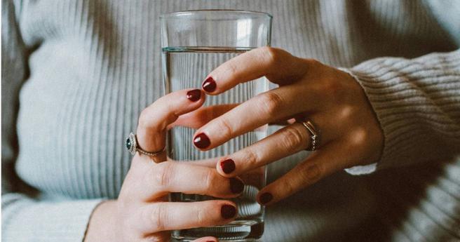 女子在4小时内狂饮7公升的水。（示意图／Pexels）