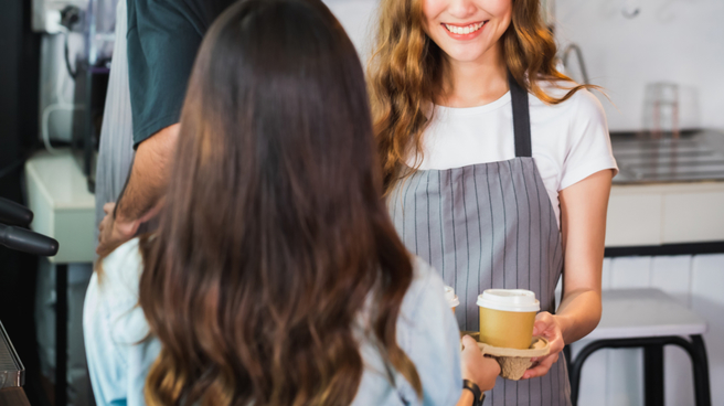 高雄饮料店之花，大眼正妹引起网友讨论。（图／shutterstock）