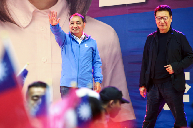國民黨正副總統參選人侯友宜（左）、趙少康（右）。（資料照,鄧博仁攝）