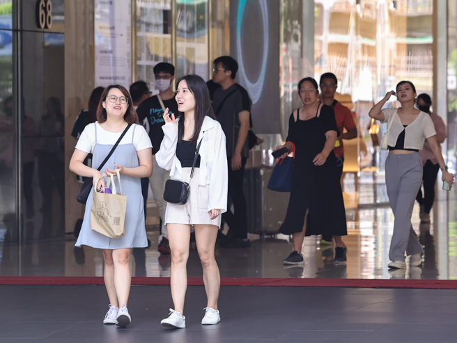 一名女子自从剪极短髮后，整体变得轻盈，洗头、吹头髮的时间缩短，大讚五官也变得更立体。（图／示意图，记者罗永铭摄影）