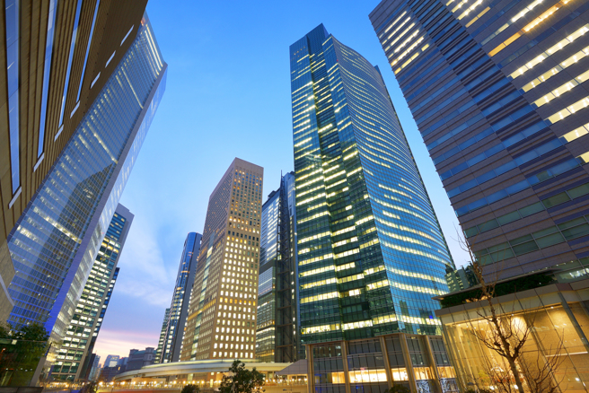 日本一名男子今天上午持刀闖入東京都港區的一棟商業大樓，並潑灑疑為汽油的液體縱火，所幸無人受傷。圖為東京都港區示意圖，與本文無關。（圖／Shutterstock）