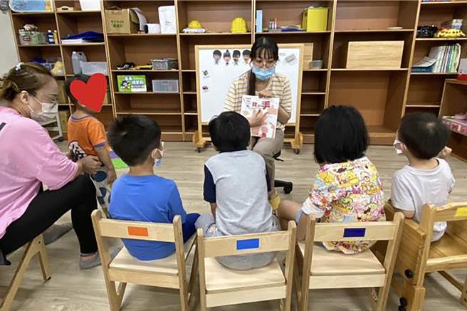 新竹县政府重视身心障碍特殊教育生学习，明年增编1000万元特教助理人员经费，在溪南溪北各增加1班学前集中式特殊教育班。（新竹县政府提供／罗浚滨新竹传真）