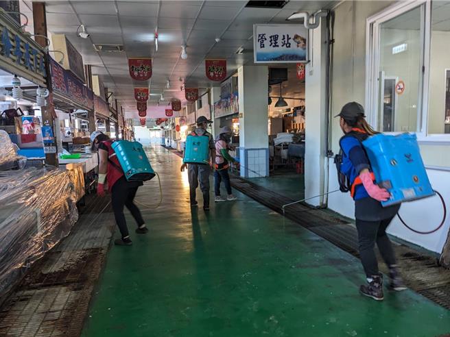 桃园市新屋区永安渔港观光渔市今年11月为换约整修期，中坜区渔会宣布，观光渔市确定12月1日全区恢復营业。（中坜区渔会提供／蔡明亘桃园传真）