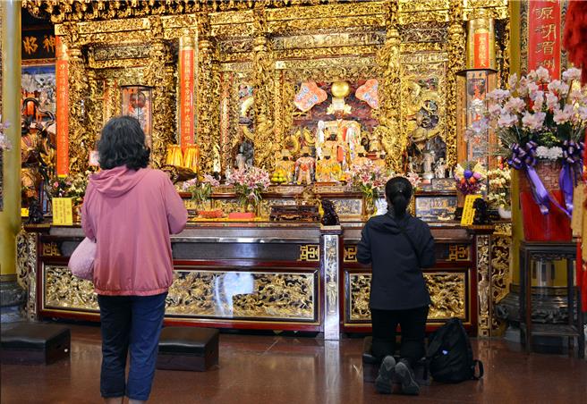 屏东慈凤宫12月1日将迎接大甲妈驻驾，促成百年首次双妈会，妈祖信徒皆引颈期盼。（林和生摄）