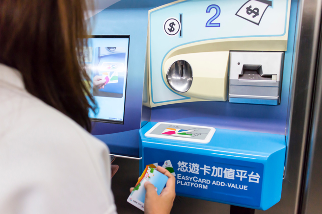 一名香港旅客4张悠游卡皆被一名姓吴的民眾记名并申请退款。（图／示意图，达志影像）