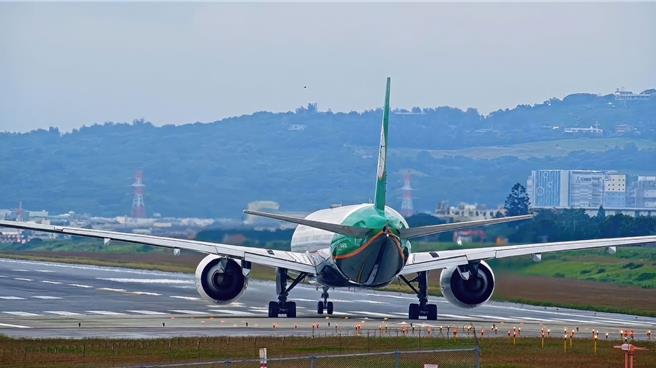 最新上线的桃园观光即时影像纳入桃园国际机场的飞机起降画面。(观旅局提供／蔡依珍桃园传真)