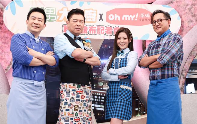 曾国城（左2）坦言这么多年来曾萌生退意，左起为吴秉承、卓文萱、詹姆士。（陈俊吉摄）