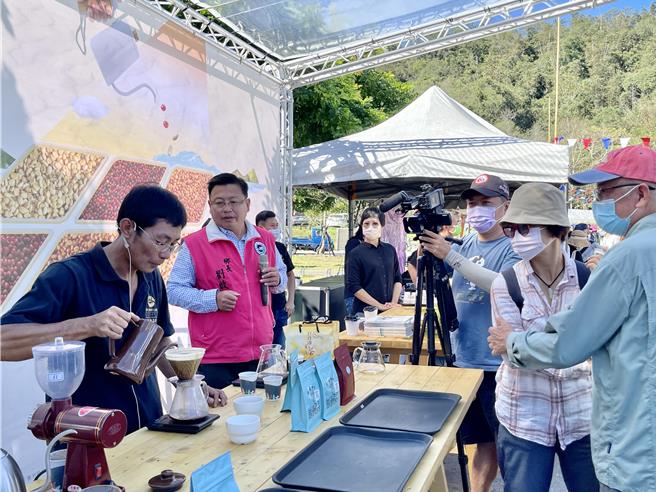 日月潭农乐园有「咖啡冲煮吧」、「咖啡小学堂」等活动，让民眾了解咖啡的生产加工及风味。（本报资料照片／杨静茹南投传真）