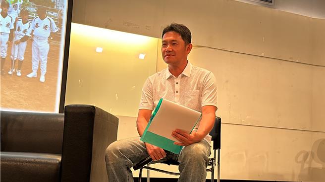 张育成的启蒙校长方颖丰。（蔡旻妤摄）