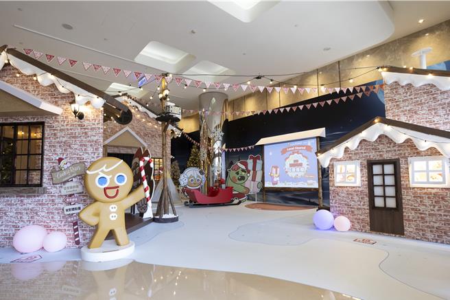 昇恆昌內湖旗艦店重磅打造夢幻雪景薑餅屋村莊，營造濃厚聖誕氛圍。（昇恆昌免稅商店提供／黃唯淯台北傳真）
