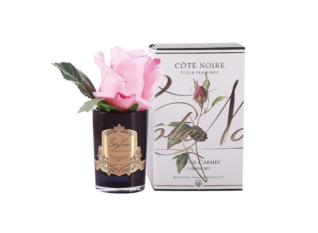 Global Mall桃园A19店推BLOOM「蔻特兰单小朵玫瑰香氛花」，原价1280元、优惠价999元。（Global Mall提供／朱世凯台北传真）