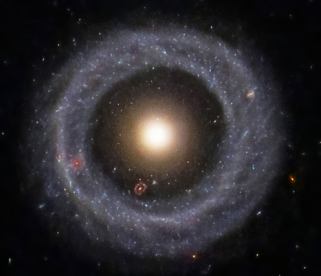 霍格天體（Hoag's Object）星系中心部位獨自存在於太空中。所有的恆星都距離中央約7萬光年，中間被虛無分隔，外圍則漂浮著數十億顆恆星、行星和其他不可知之物。（Shutter Stock）