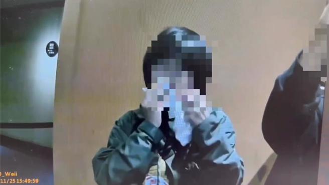 陈姓女子观影时遭到攻击。（翻摄照片／林郁平台北传真）