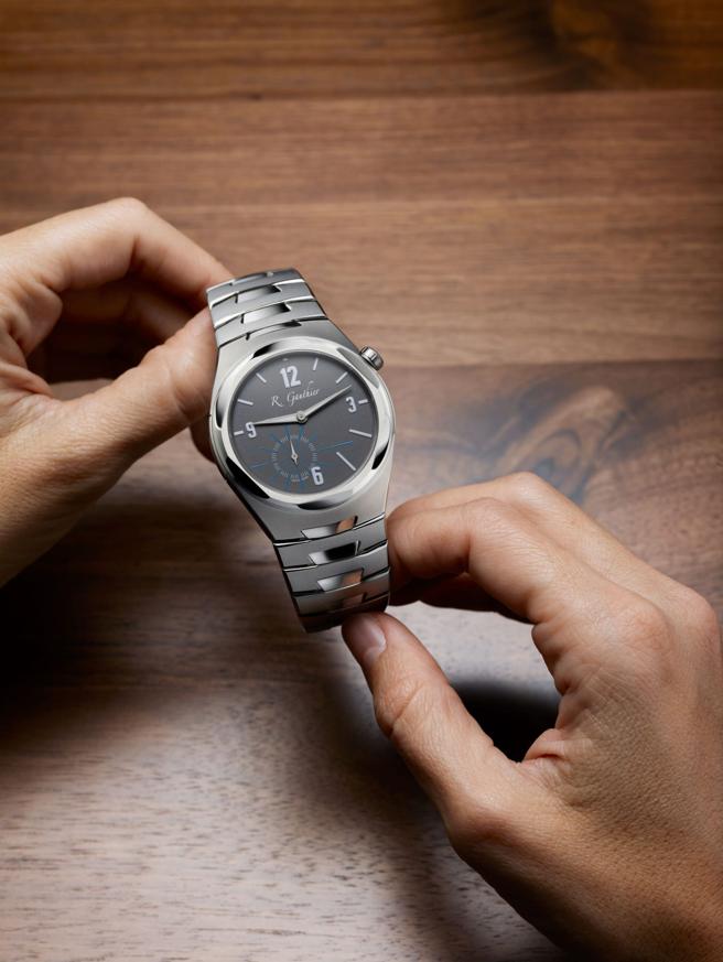 去年推出的C by Romain Gauthier鈦金屬腕表，表殼與表帶合而為一，更添品味。（瑞博品提供）