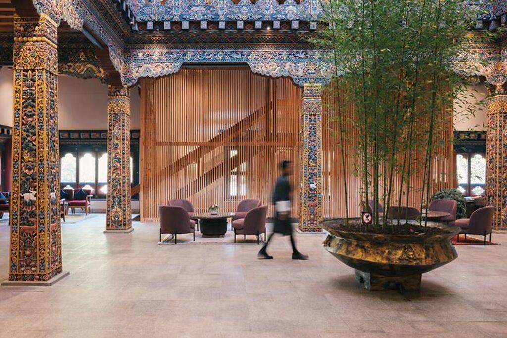 Zhiwa Ling Heritage Hotel位於風景優美的帕羅河谷，有錐形石牆與手工木雕與彩繪。 　圖：PetriePR香港／提供