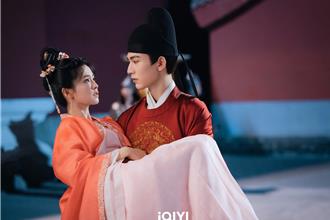 此情成追忆！白鹿、张凌赫爆分手 昔26秒吻上床超甜画面曝光