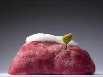 從這山到那山 魯燕蓉首展羊毛氈雕塑