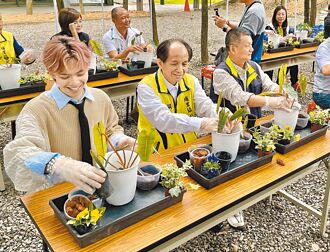 埔里花卉展 邀網紅拈花惹草