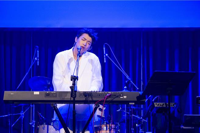 许蒙日前举办出道首场演唱会。（达艺娱乐提供）