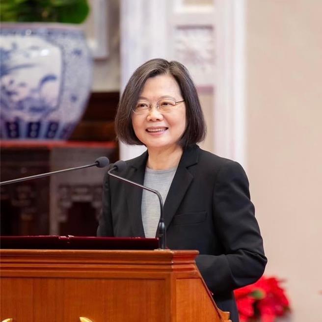 蔡英文總統29日在《紐約時報》舉辦的論壇透過預錄影片表示，中國大陸領導階層目前面臨經濟和政治等內部挑戰，不太可能嘗試侵略台灣。（摘自蔡英文粉絲專頁）