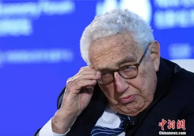 季辛吉：中美之间的和平与发展符合两国自身利益，也符合世界的利益。（中新社）